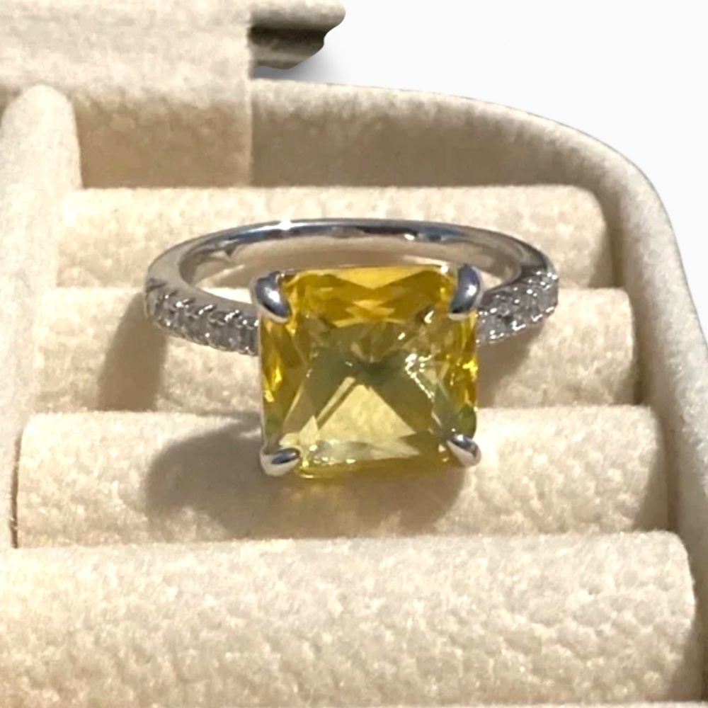 - 💛Gorgeous Radiant cut Solitaire Canary Yellow Cubic Zirconia Diamond ring